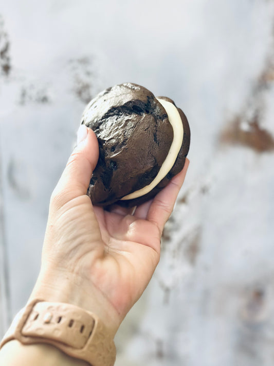 The Oreo cake sandwich cookie